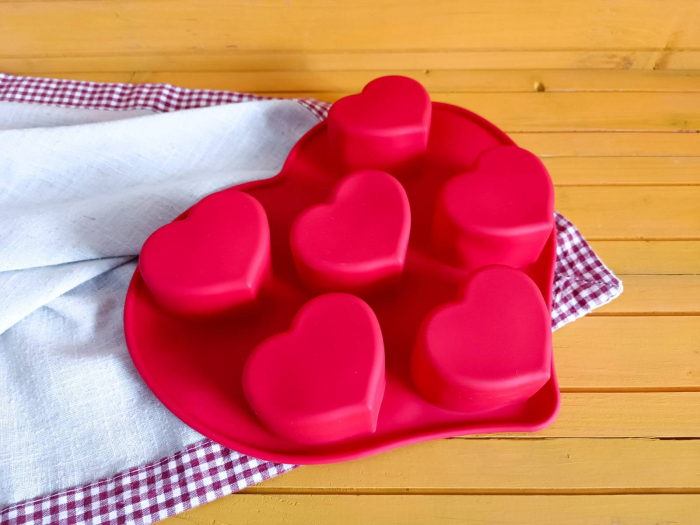 Tava de silicon 6 inimi pentru prajituri si ciocolata. Forma de inima. [9]