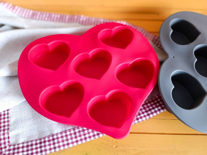 Tava de silicon 6 inimi pentru prajituri si ciocolata. Forma de inima. [4]