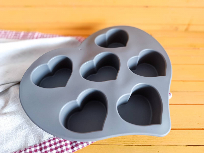 Tava de silicon 6 inimi pentru prajituri si ciocolata. Forma de inima. [7]