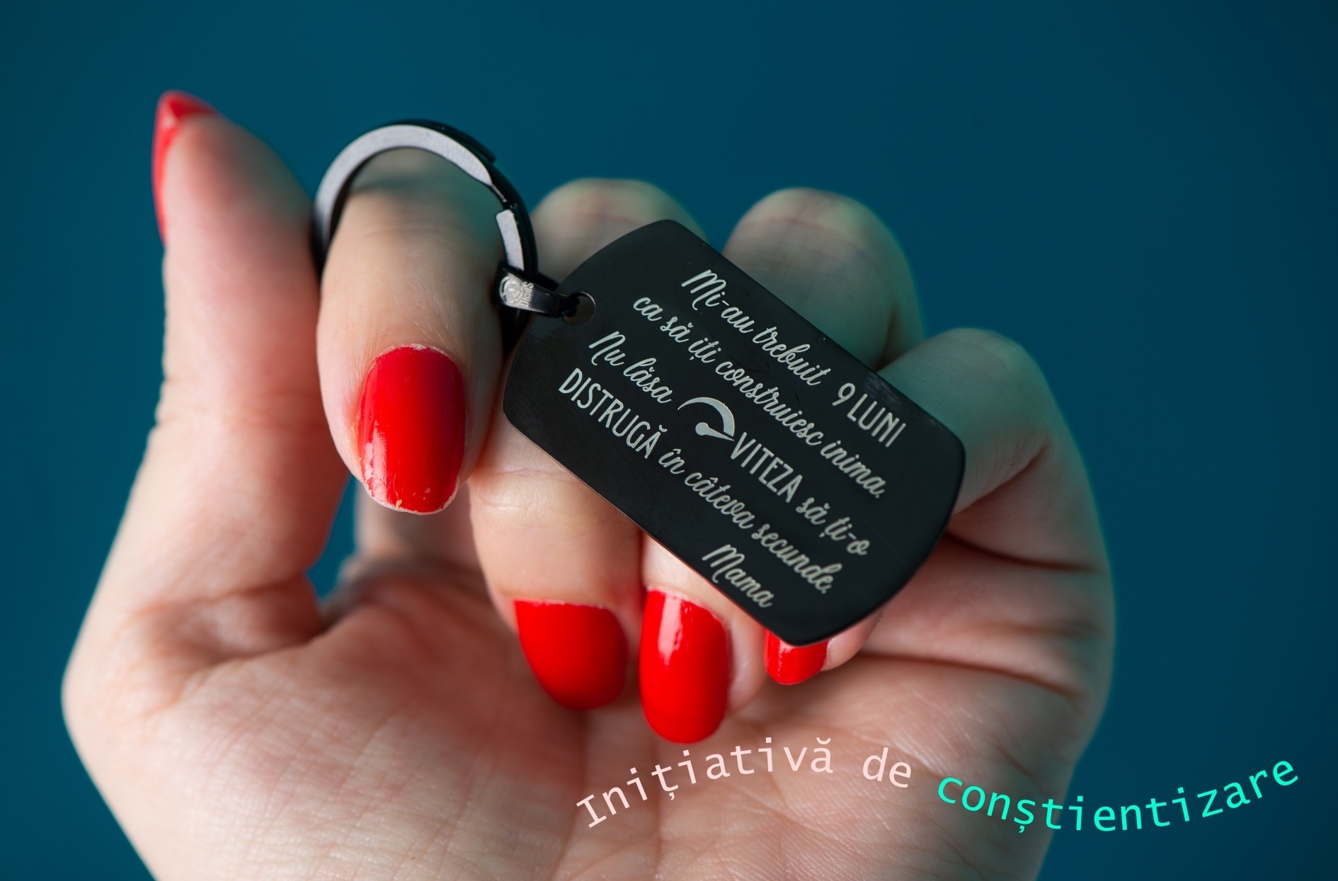 Brelocuri Auto Personalizate: Un Gand Bun la Fiecare Drum