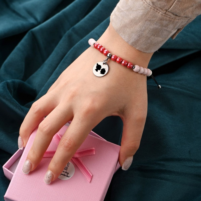 bratara-pentru-mama-de-doua-fetite-girls-mom-personalizabila-cu-nume-din-margele-de-portelan [2]