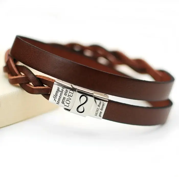 Bratari Personalizate pt CUPLURI indragite - bratara-barbati-cu-mesaj-din-piele-you-are-loved