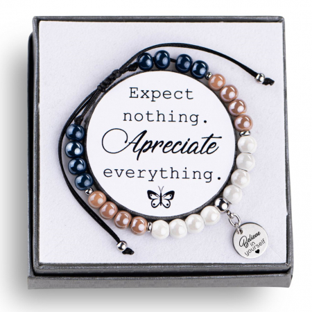 bratara-margele-portelan-bleumarin-bej-alb-cu-banut-personalizat [1]