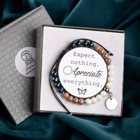 bratara-margele-portelan-bleumarin-bej-alb-cu-banut-personalizat [2]