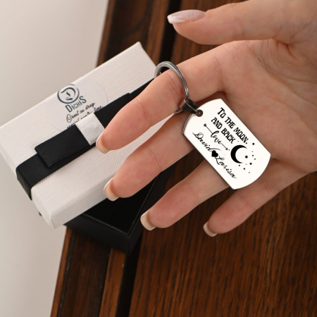 Brelocuri - Breloc-Personalizat-cu-Nume-To-The-Moon-And-Back