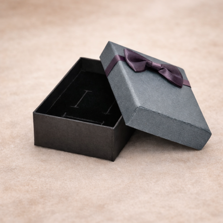 Cutii Cadou - Cutie Cadou pentru Breloc – Ambalaj Elegant cu Fundă