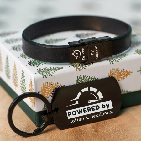 set-cadou-secret-santa-pentru-barbati-bratara-si-breloc-personalizat-elegant [1]