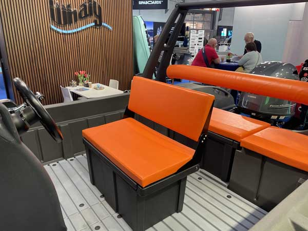 Barcă Whaly 620 din polietilenă HDPE – ambarcațiune mare și stabilă pentru pescuit și agrement [14]