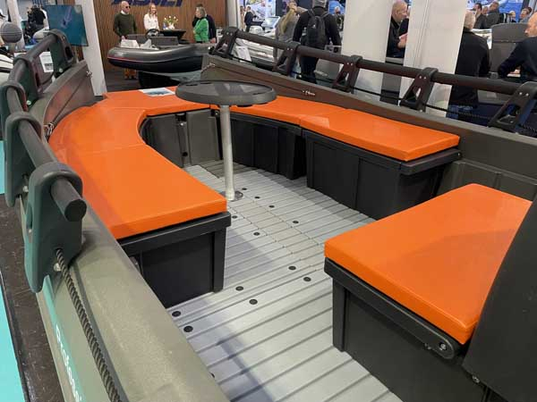 Barcă Whaly 620 din polietilenă HDPE – ambarcațiune mare și stabilă pentru pescuit și agrement [12]