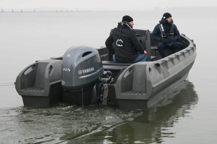 Barcă Whaly 620 din polietilenă HDPE – ambarcațiune mare și stabilă pentru pescuit și agrement [5]