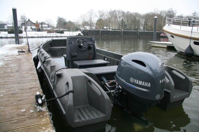 Barcă Whaly 620 din polietilenă HDPE – ambarcațiune mare și stabilă pentru pescuit și agrement [3]