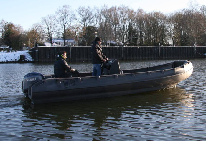 Barcă Whaly 620 din polietilenă HDPE – ambarcațiune mare și stabilă pentru pescuit și agrement [6]