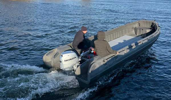 Barcă Whaly 620R din polietilenă HDPE – ambarcațiune mare și stabilă pentru pescuit și agrement [8]