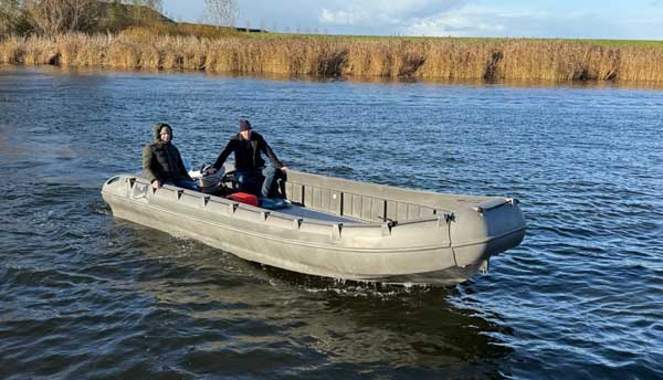 Barcă Whaly 620R din polietilenă HDPE – ambarcațiune mare și stabilă pentru pescuit și agrement [7]