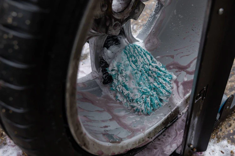 Auto Finesse - Plush Wheel Mitt [8]