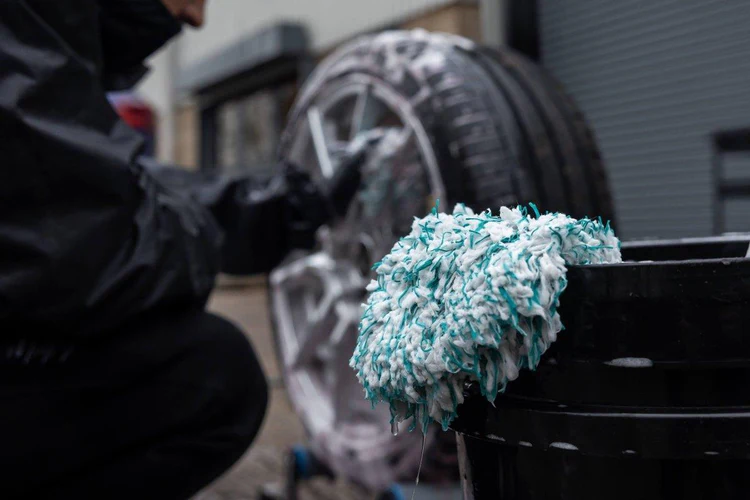 Auto Finesse - Plush Wheel Mitt [7]