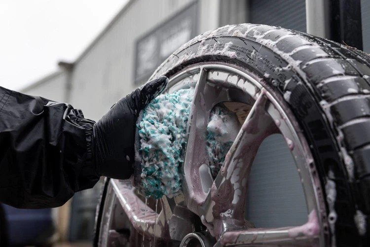 Auto Finesse Plush Wheel Mitt [3]