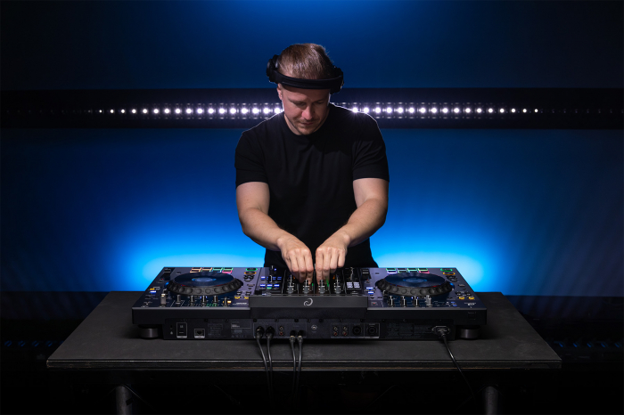 AlphaTheta XDJ-AZ [16]