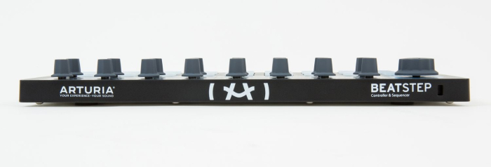 Arturia BeatStep Black Edition [3]
