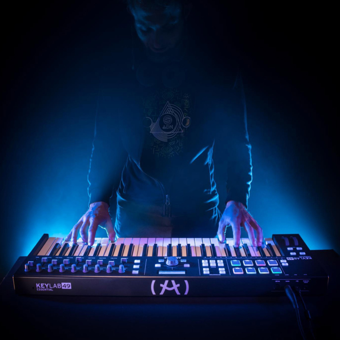 Arturia KeyLab Essential 61 Black Edition [6]