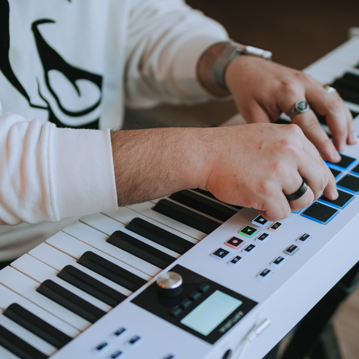 Arturia KeyLab Essential 88 MK3 Black Edition [7]