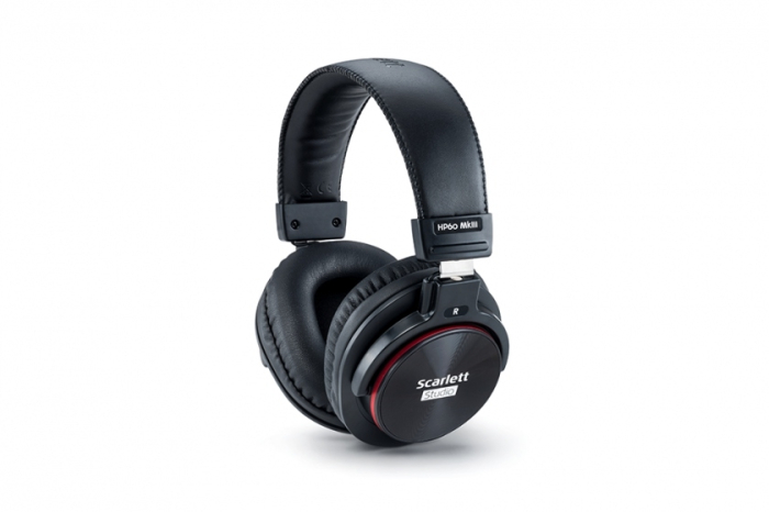 Focusrite Scarlett 2i2 Studio 3rd Gen [6]