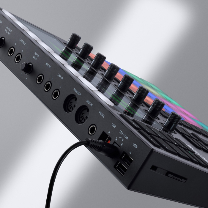 Native Instruments Maschine Plus la 4.439,00 RON | DjSuperStore