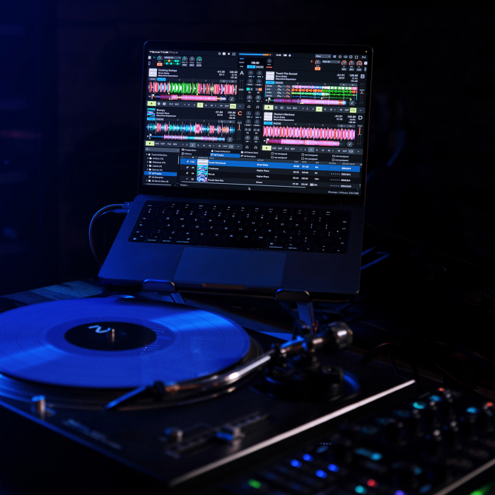 Native Instruments Traktor Kontrol S3 [11]