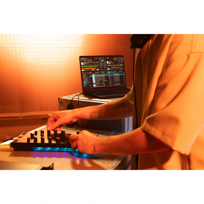 Native Instruments Traktor Kontrol Z1 Mk2 [14]