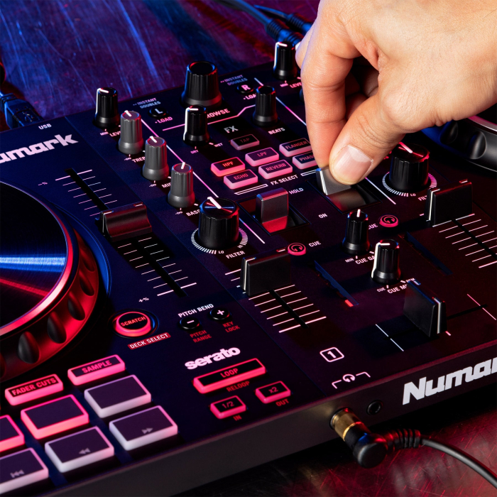 Numark Mixtrack Platinum FX [8]