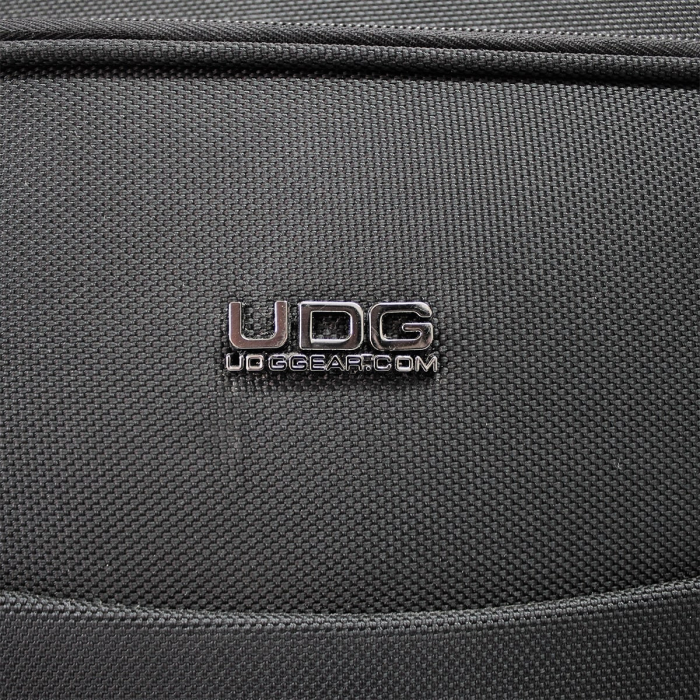 UDG Creator Wheeled MIDI Controller Case Black 22 inch [4]