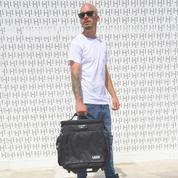 UDG Ultimate SlingBag Trolley DeLuxe Black Mk2 [10]