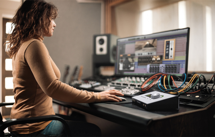 Universal Audio Apollo X4 Gen 2 Essentials+ Edition [7]