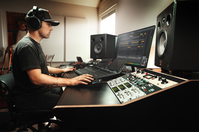 Universal Audio Apollo x8 Gen 2 Essentials+ Edition [10]