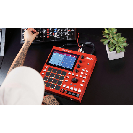AKAI Professional MPC One+ Sampler - buy online | MUSIC