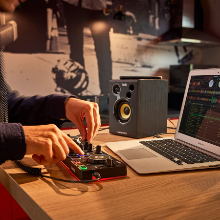 Hercules DJ Control Starlight [7]