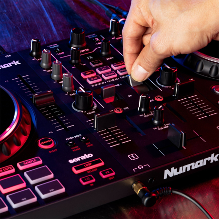 Numark Mixtrack Pro FX [6]