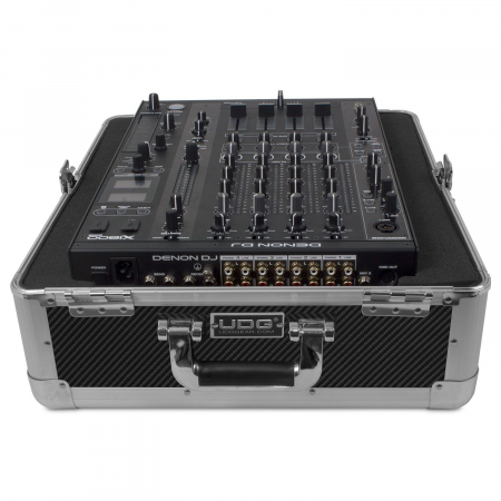 UDG Ultimate Pick Foam Carbon Flight Case Multi Format M [2]
