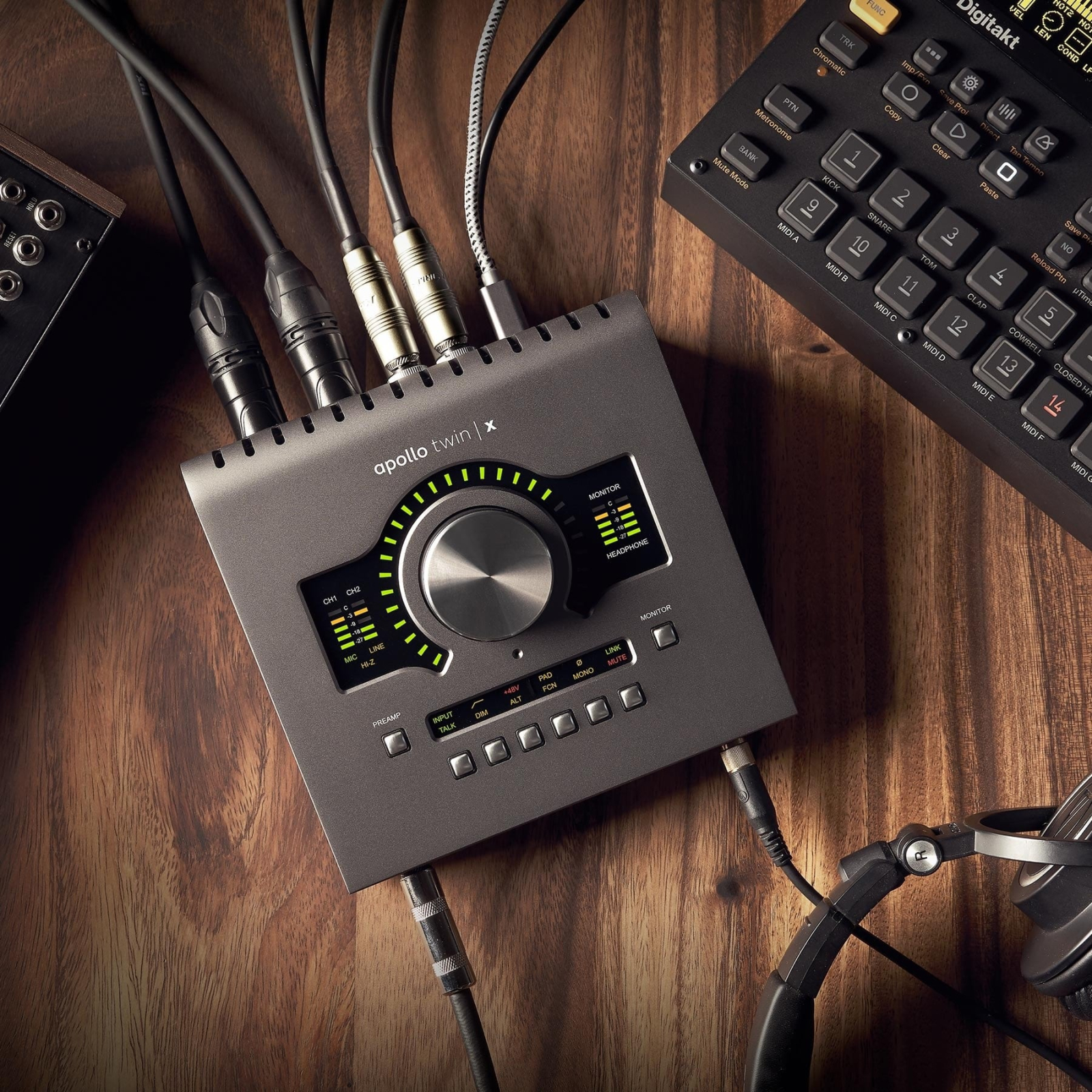 Universal Audio Apollo Twin X QUAD Heritage Edition la 6.139,00 RON |  DjSuperStore