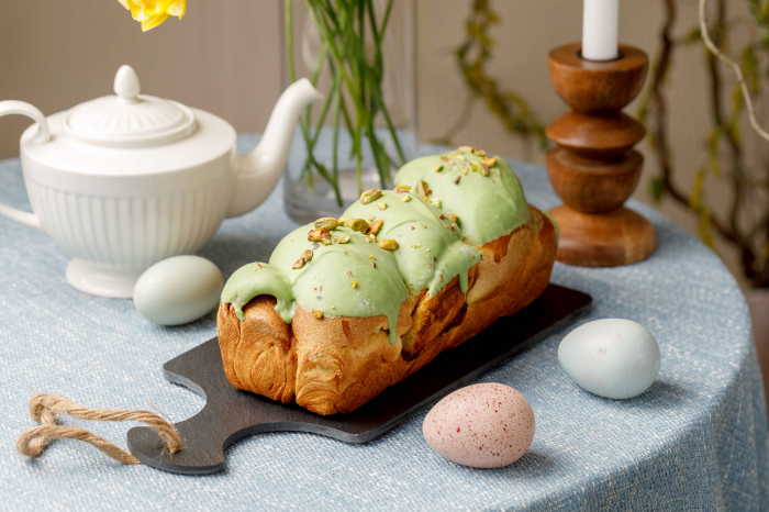 Козонак с фисташками и клубничным джемом 650 г [1]