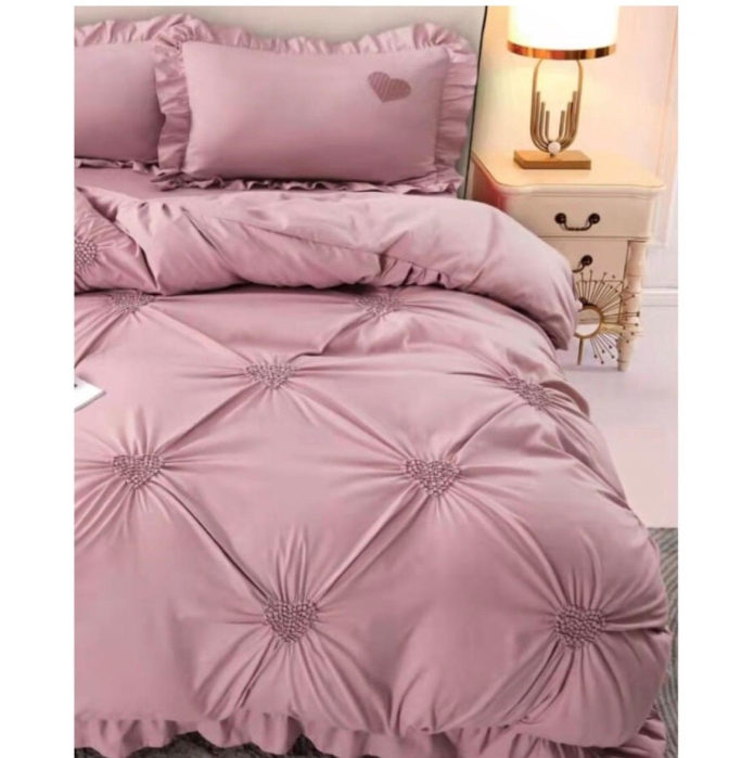 Lenjerie de Pat Eleganta cu Pliuri , Volanase si Inimi Brodate , 4 Piese [2]