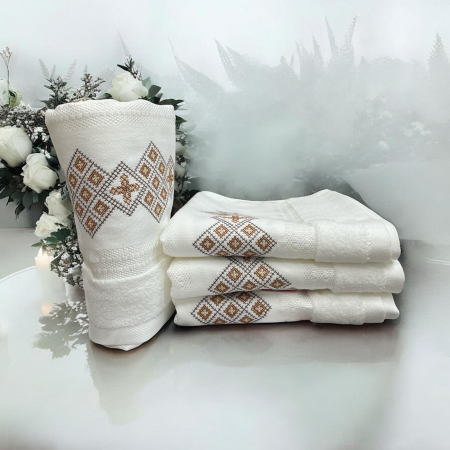 Set 2 Prosoape Grofate cu model Traditional / Etnic, 50 x 90 cm Bumbac 100 % Catifelat, Alb Crem Maro