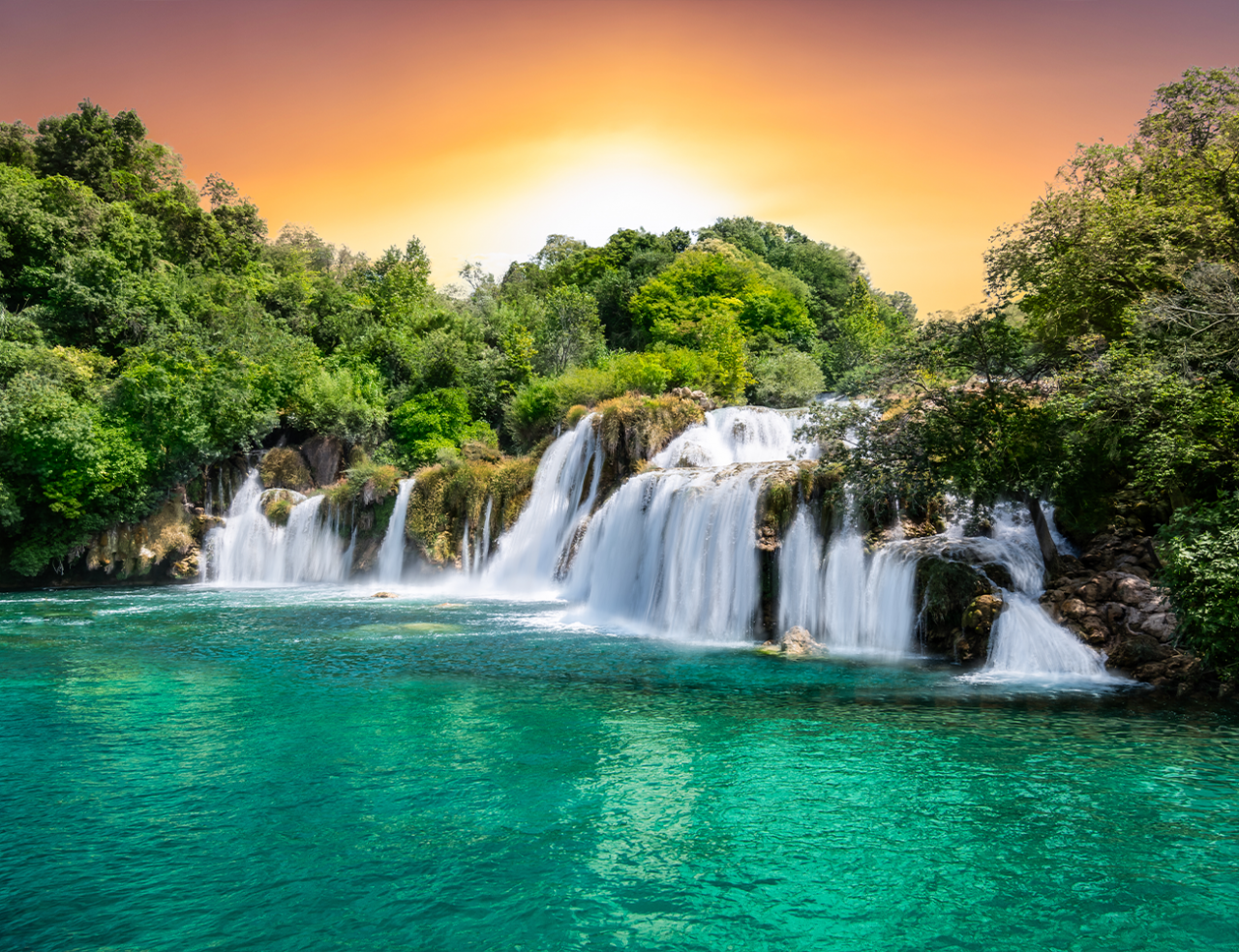 Autocolant Geam - Cascada Tranquilității [2]