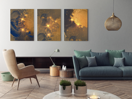 Tablouri Canvas - Tablou Abstract Blue And Gold Alcohol Ink mock-up in camera / model