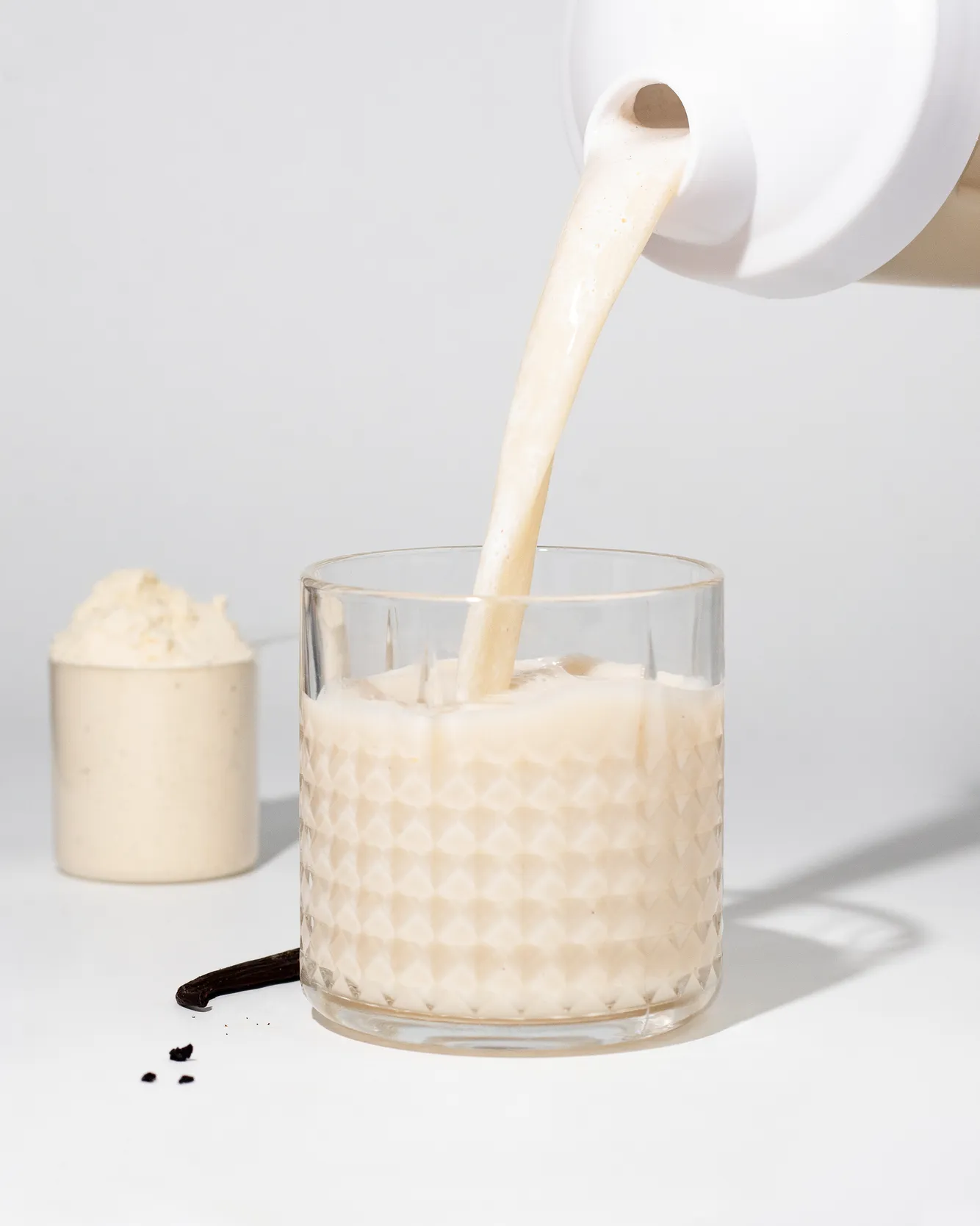 Grass-Fed Whey Protein ⁠–⁠ din lapte de vacă hrănite cu iarbă din ferme sustenabile, îndulcit cu stevia, ultrafiltrat la temperaturi scăzute Vanilie [3]