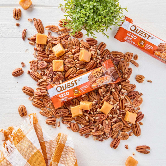 Quest Hero Crispy Baton Proteic Cu Aroma De Ciocolata, Nuci Pecan Si Caramel, 60 G [7]