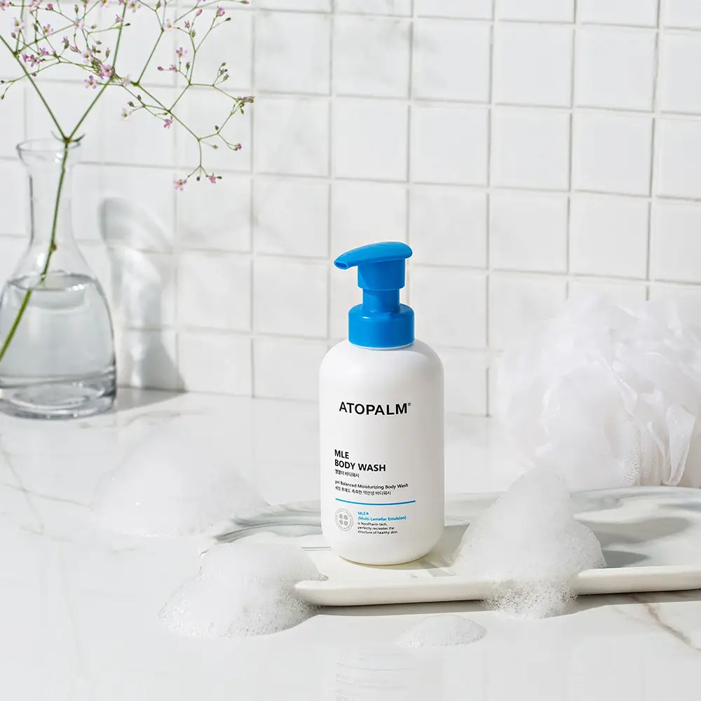ATOPALM MLE Body Wash cu Ceramide-9S™ și Pantenol, Gel de Duș pentru Piele Sensibilă, Copii și Adulți, 300 ml [1]