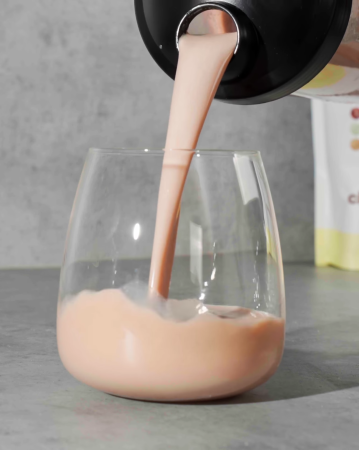 Grass-Fed Whey Protein ⁠–⁠ din lapte de vacă hrănite cu iarbă din ferme sustenabile, îndulcit cu stevia, ultrafiltrat la temperaturi scăzute Ciocolată [2]