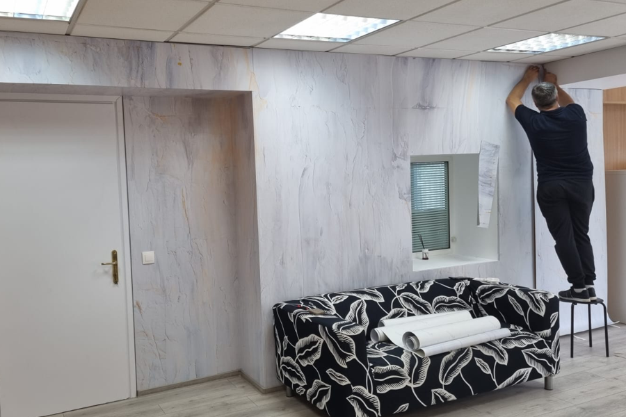 Colantare pereti firma