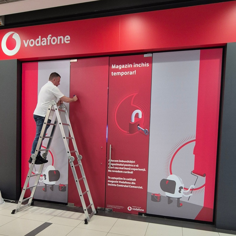 Colantare temporară vitrina – Vodafone
